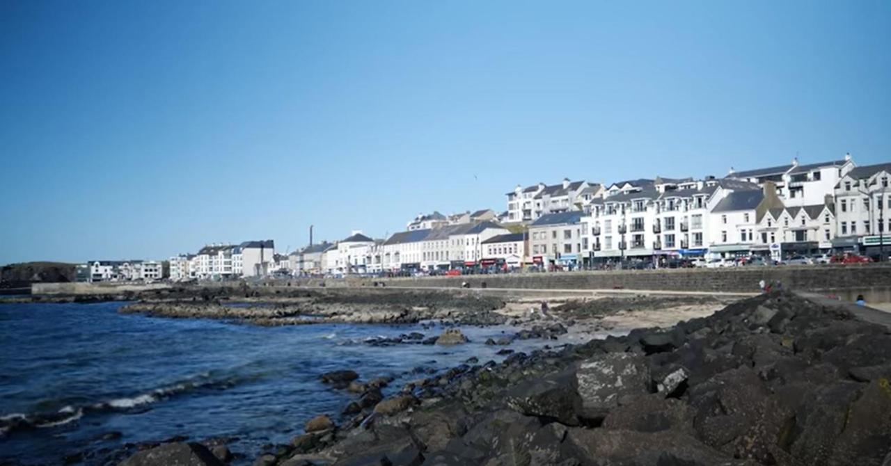 Villa Enfield Street House Behind Portstewart Promenade With Partial Sea View From Front 3 Bed Sleeps 7 Exterior foto